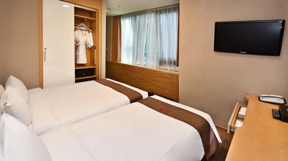 Skypark Myeongdong 1 Hotel